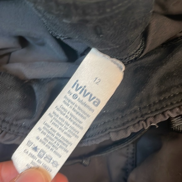 Ivivva shorts black - Picture 2 of 3